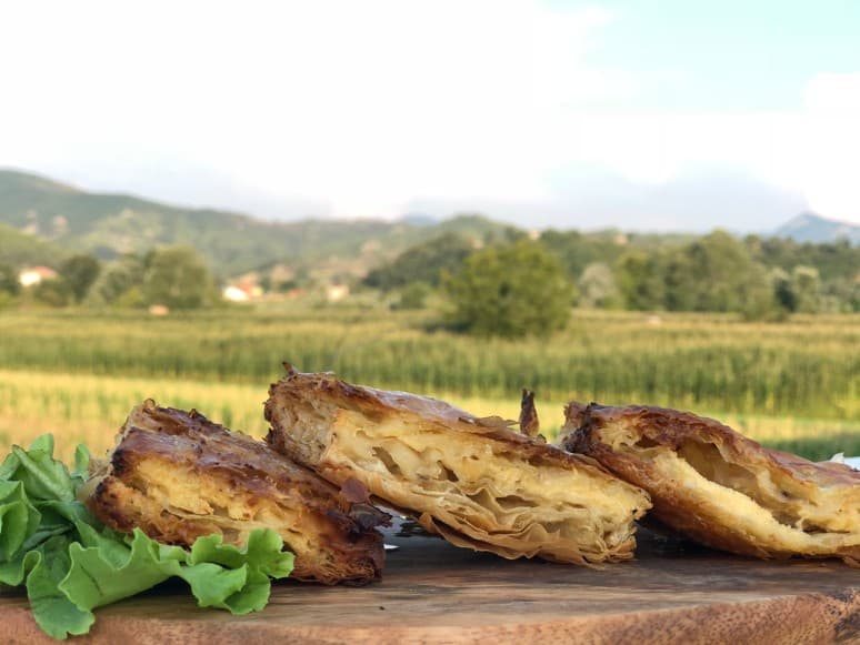 Ushqimi në Shqipëri: Gatimet Tradicionale që Përfaqësojnë Vendin