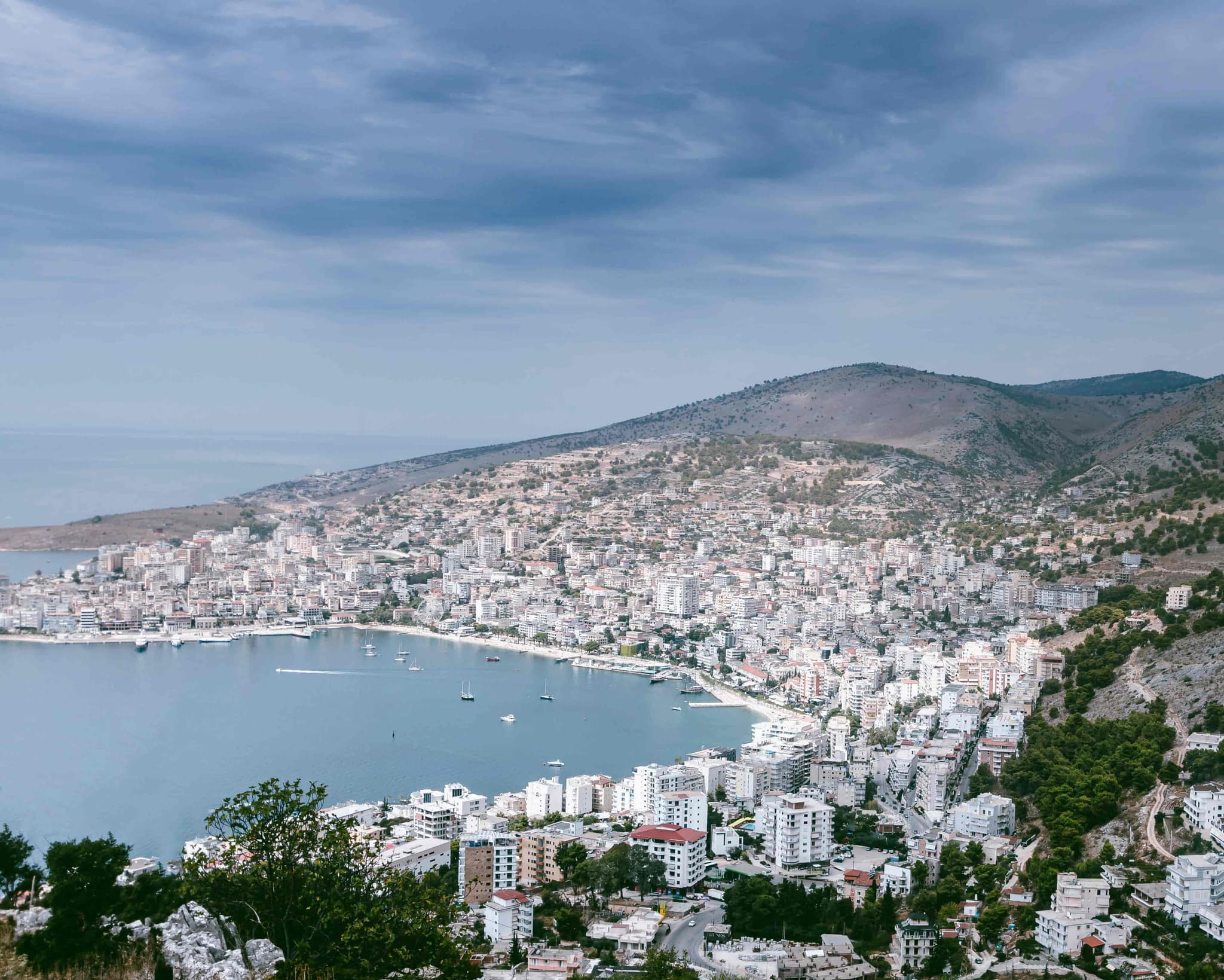 Vlora apo Saranda: Ku ia Vlen të Investoni?