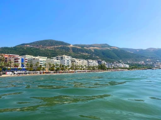 Pyetjet që Duhet të Bëni Para se të Bleni një Vilë Pranë Detit në Shqipëri